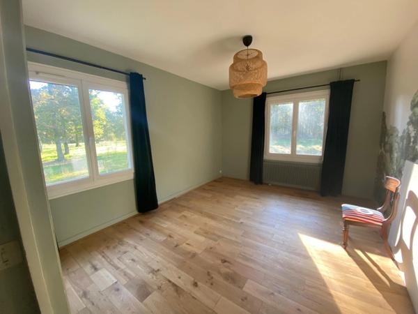 Portes ouvertes le 14 MARS 2025 pour découvrir cette élégante Propriété de Chasse à la vente dans un Écrin de Verdure de 5 hectares à 160 km de Paris