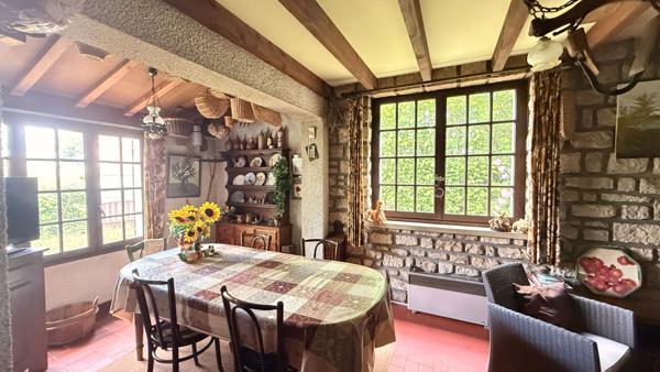 SAINTE GENEVIEVE PROCHE Maison 5 pièces à vendre  séjour, 2 chambres, pièces + mezzanine  - Garage et terrain 1825 m²
