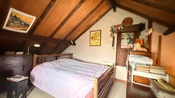 SAINTE GENEVIEVE PROCHE Maison 5 pièces à vendre  séjour, 2 chambres, pièces + mezzanine  - Garage et terrain 1825 m²
