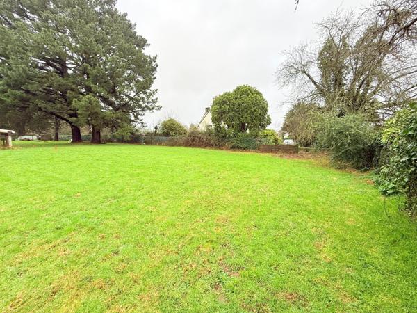 TERRAIN CONSTRUCTIBLE DE 531 M2, BORNE, NON VIABILISE