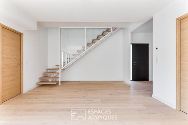 Maison contemporaine neuve et sa piscine en fond d’impasse