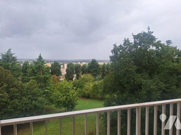 A vendre -Appartement lumineux avec vue dégagée sur la ville -Quartier Eventail