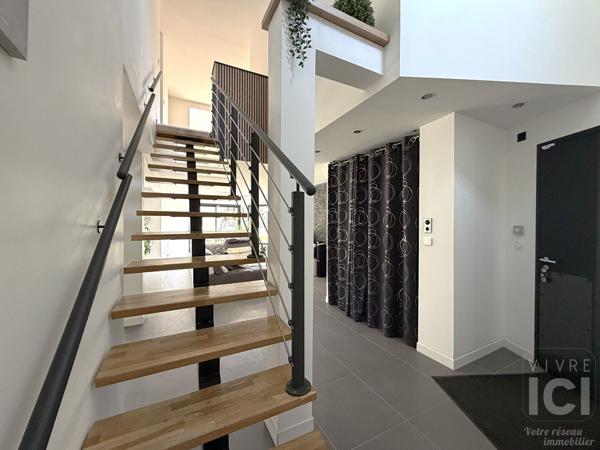 Maison d'architecte de 2019 - 195 m² - 5 chambres - DPE A - Terrain de 882 m²