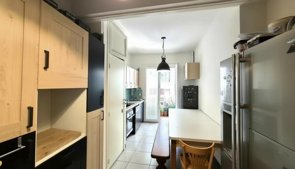 Appartement Marseille 4 pièce(s) 111.02 m2