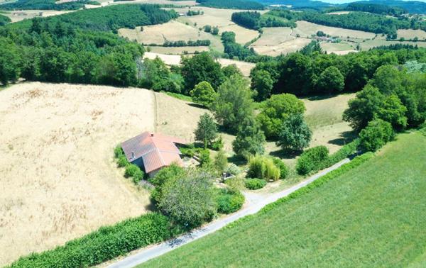 Corps de ferme authentique sur 26 000 m² de terrain attenant