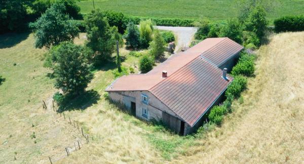 Corps de ferme authentique sur 26 000 m² de terrain attenant