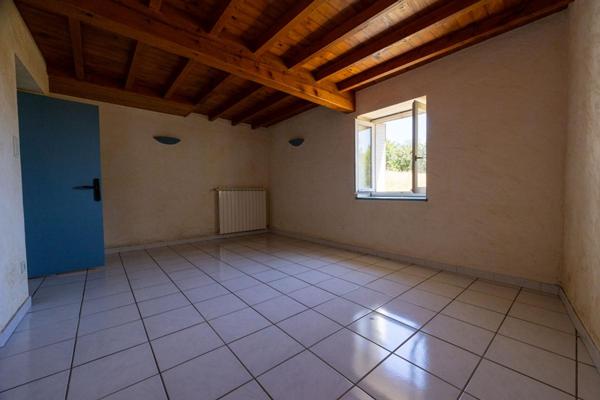 Corps de ferme authentique sur 26 000 m² de terrain attenant