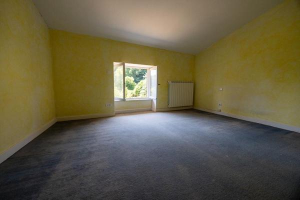 Corps de ferme authentique sur 26 000 m² de terrain attenant