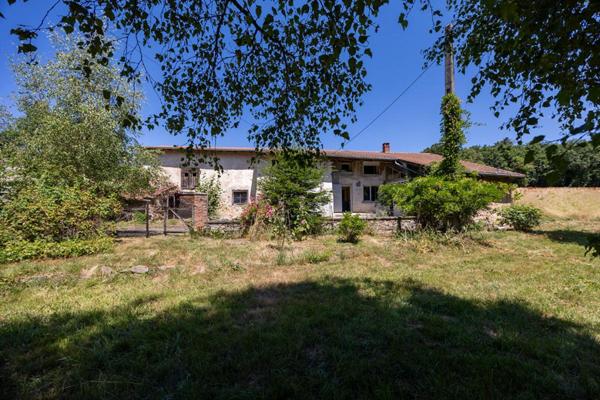Corps de ferme authentique sur 26 000 m² de terrain attenant