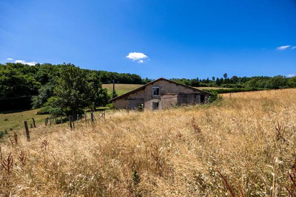 Corps de ferme authentique sur 26 000 m² de terrain attenant