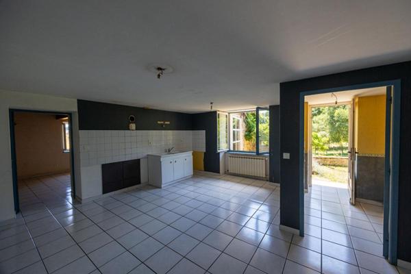 Corps de ferme authentique sur 26 000 m² de terrain attenant