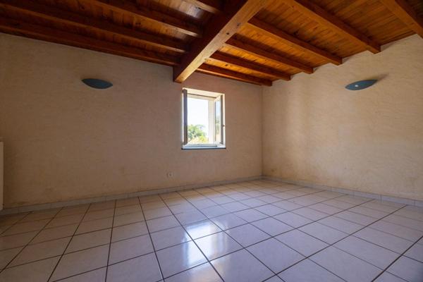 Corps de ferme authentique sur 26 000 m² de terrain attenant