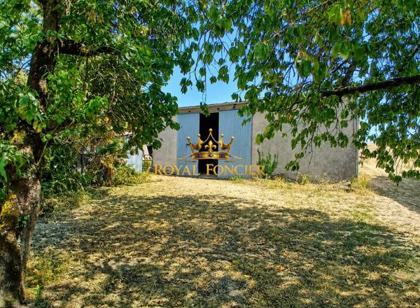 Vue sur la campagne, venez vous implanter dans ce pavillon  avec un hectare attenant