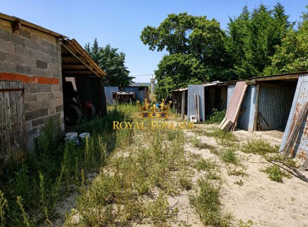 Vue sur la campagne, venez vous implanter dans ce pavillon  avec un hectare attenant