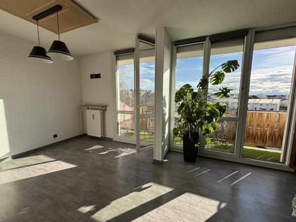 CHATILLON SUR SEINE Appartement contemporain de 70m² rénové avec terrasse exposée plein sud au 4e étage Châtillon-sur-Seine (21400)