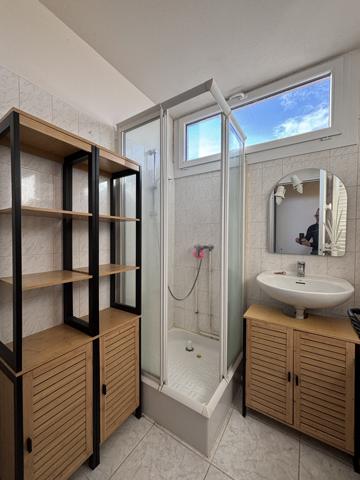 CHATILLON SUR SEINE Appartement contemporain de 70m² rénové avec terrasse exposée plein sud au 4e étage Châtillon-sur-Seine (21400)