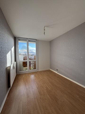 CHATILLON SUR SEINE Appartement contemporain de 70m² rénové avec terrasse exposée plein sud au 4e étage Châtillon-sur-Seine (21400)