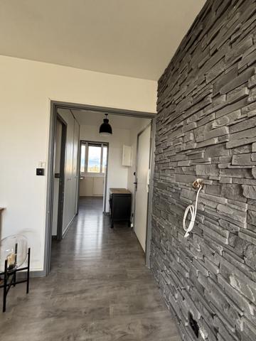 CHATILLON SUR SEINE Appartement contemporain de 70m² rénové avec terrasse exposée plein sud au 4e étage Châtillon-sur-Seine (21400)