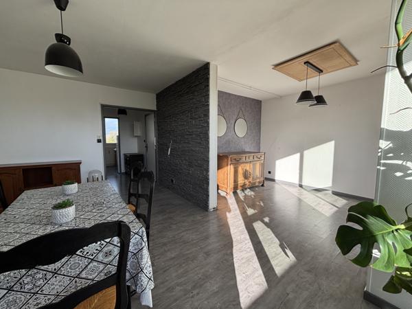 CHATILLON SUR SEINE Appartement contemporain de 70m² rénové avec terrasse exposée plein sud au 4e étage Châtillon-sur-Seine (21400)