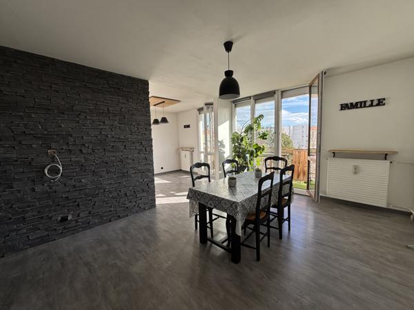 CHATILLON SUR SEINE Appartement contemporain de 70m² rénové avec terrasse exposée plein sud au 4e étage Châtillon-sur-Seine (21400)