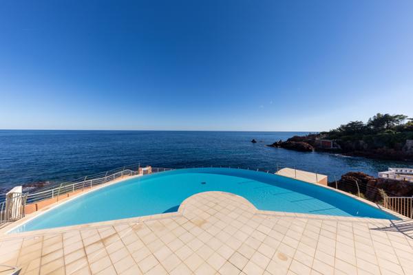 2 pièces de 52 m2 avec terrasse de 24 M2ILe Trayas-Saint raphael