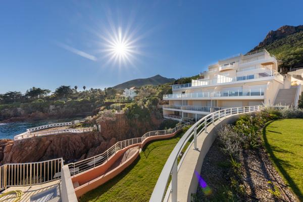 2 pièces de 52 m2 avec terrasse de 24 M2ILe Trayas-Saint raphael