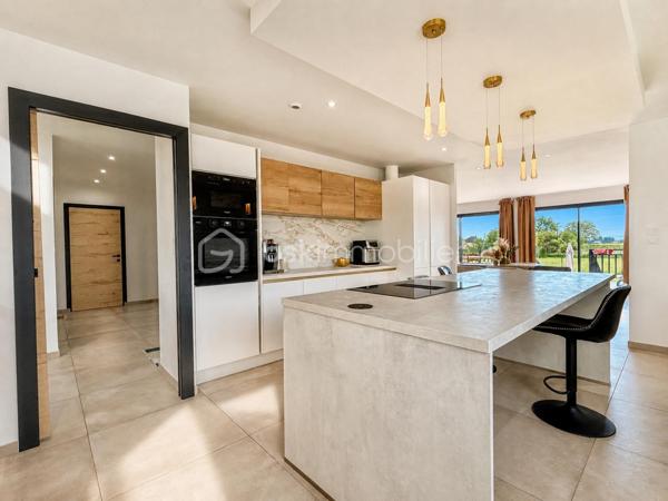Maison de 240 m²