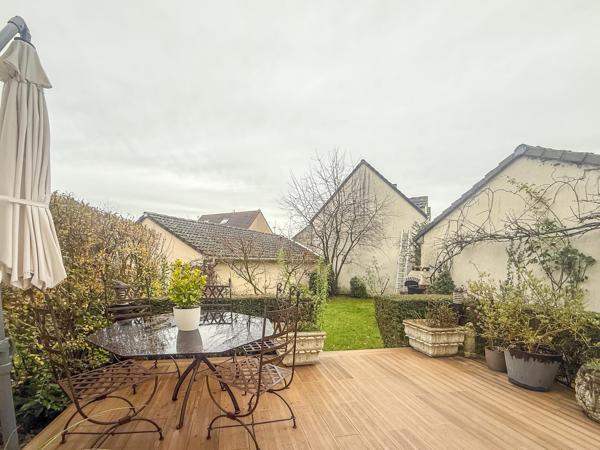 Maison de ville proche RER avec de belle prestation