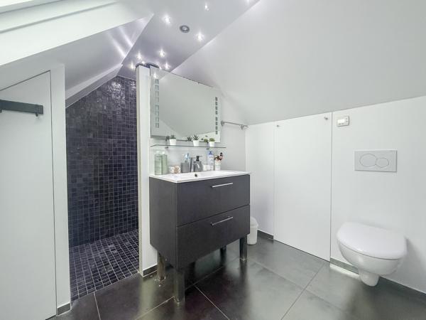 Maison de ville proche RER avec de belle prestation