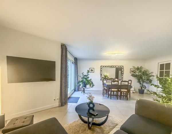 Maison de ville proche RER avec de belle prestation