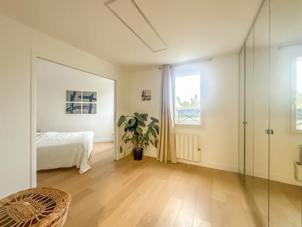 Maison de ville proche RER avec de belle prestation