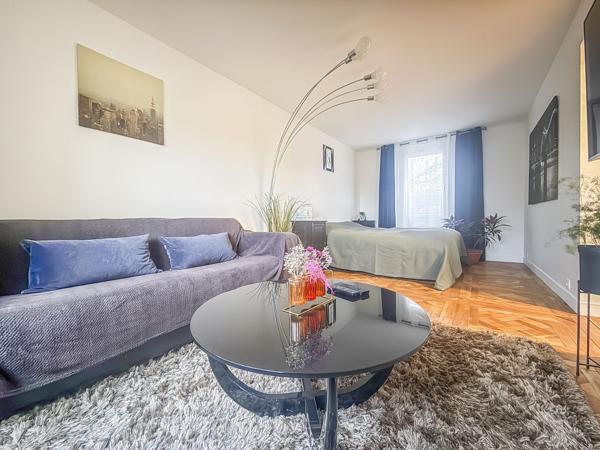 Maison de ville proche RER avec de belle prestation