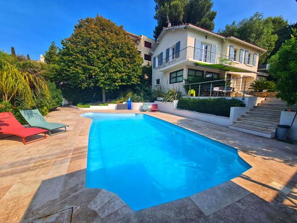 VILLA LES LÔNES- PROCHE PLAGES ET PORT DE SANARY A PIED