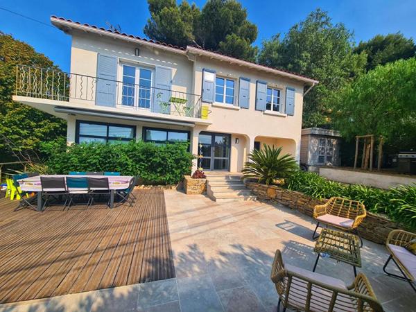 VILLA LES LÔNES- PROCHE PLAGES ET PORT DE SANARY A PIED