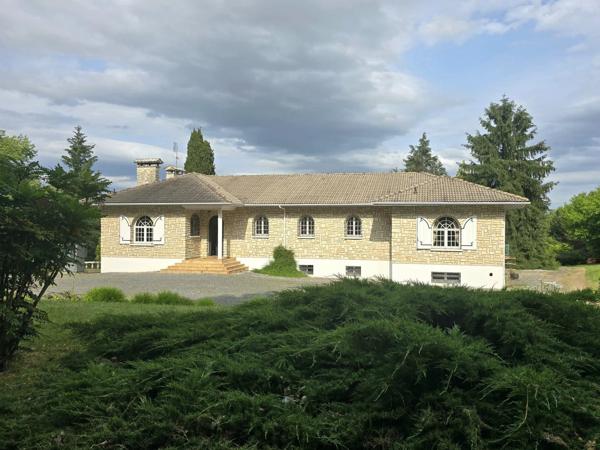 Maison de  322 m² habitables – Parc arboré de 1,75 ha – À 10 min d’Angoulême