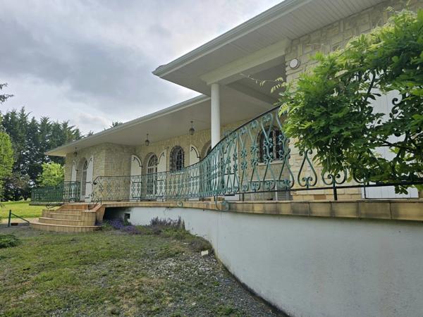 Maison de  322 m² habitables – Parc arboré de 1,75 ha – À 10 min d’Angoulême