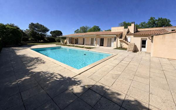 Maison à vendre    6 pièces •  Clarensac