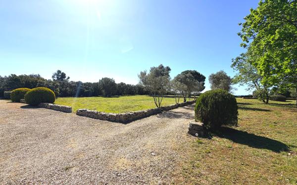 Maison à vendre    6 pièces •  Clarensac