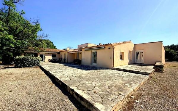 Maison à vendre    6 pièces •  Clarensac