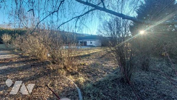 magnifique terrain plat avec piscine dans village vue dégagée expo sud/ouest proche commodités