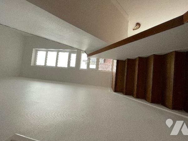 immeuble loué RDC - local commercial 
1er étage en duplex appartement de 106 m2
loyer mensuel 1400€