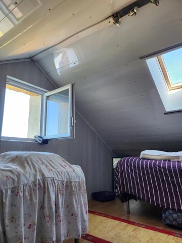 Maison de ville avec hangar et joli jardin