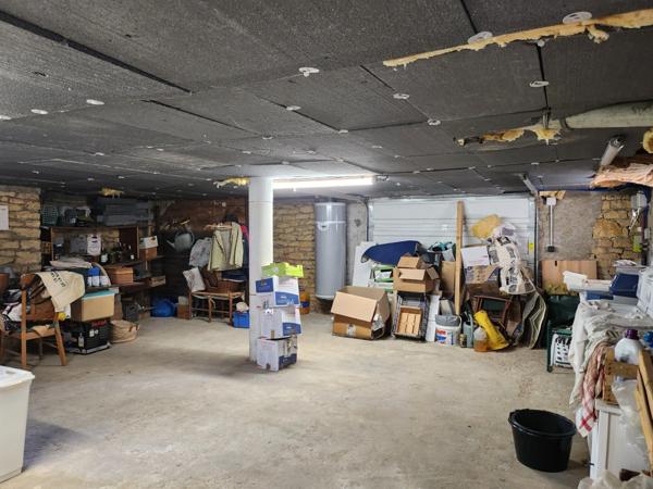 Maison de ville avec hangar et joli jardin