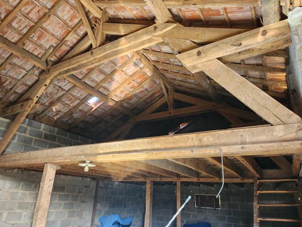 Maison de ville avec hangar et joli jardin