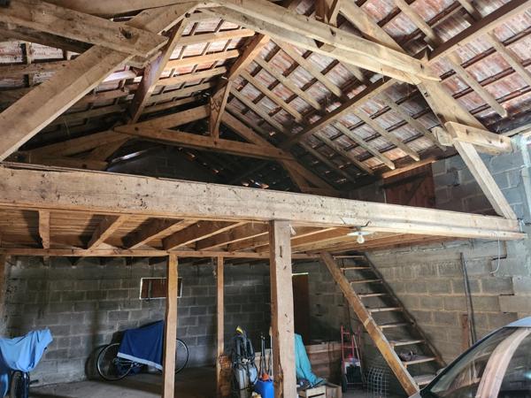 Maison de ville avec hangar et joli jardin