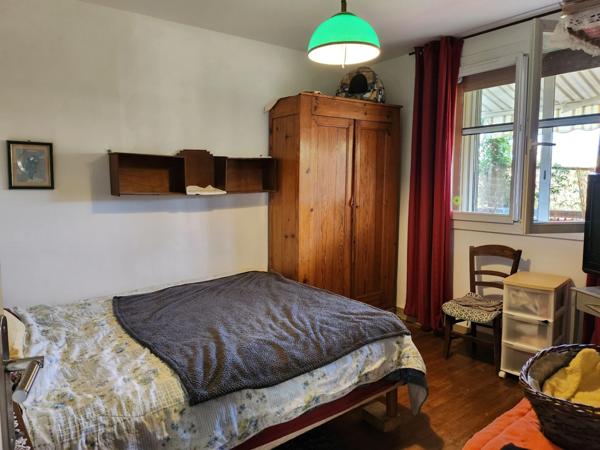 Maison de ville avec hangar et joli jardin