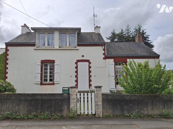 Couëron Bourg, maison ancienne à rénover sur environ 550 m2 de terrain