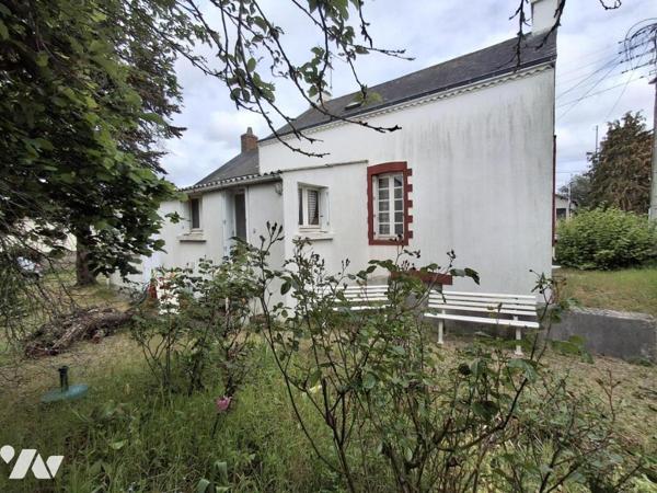 Couëron Bourg, maison ancienne à rénover sur environ 550 m2 de terrain