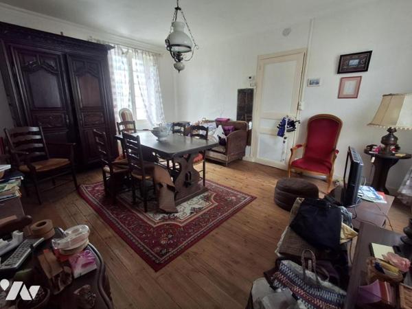 Couëron Bourg, maison ancienne à rénover sur environ 550 m2 de terrain