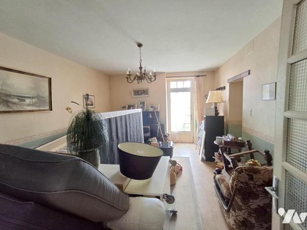 Couëron Bourg, maison ancienne à rénover sur environ 550 m2 de terrain